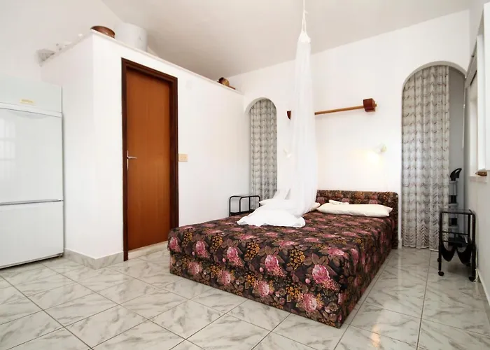 With A Parking Space Racisce, Korcula - 9170 *